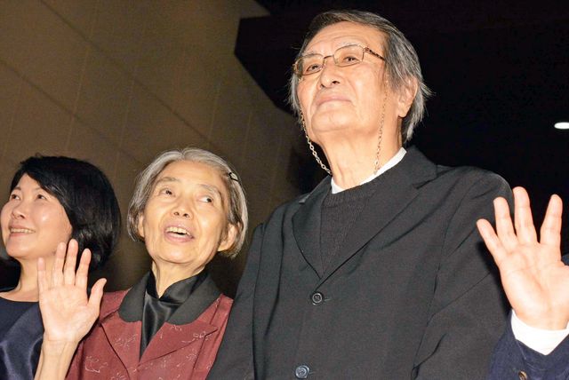 樹木希林と山崎努、仲良く腕組み『モリのいる場所』初日舞台あいさつ：フォトギャラリー