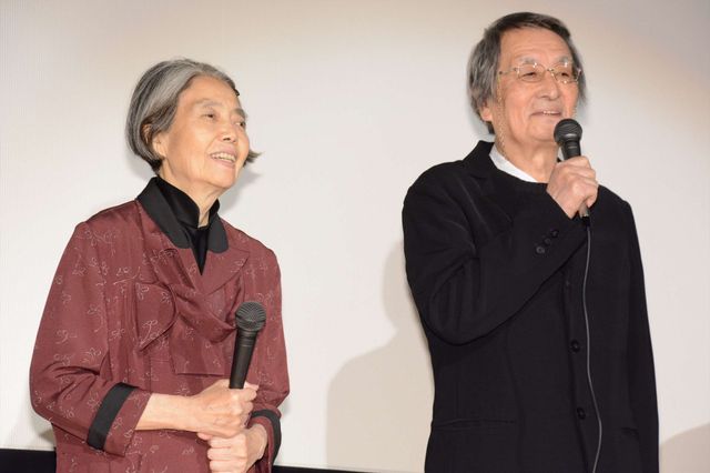 樹木希林と山崎努、仲良く腕組み『モリのいる場所』初日舞台あいさつ（4枚目）