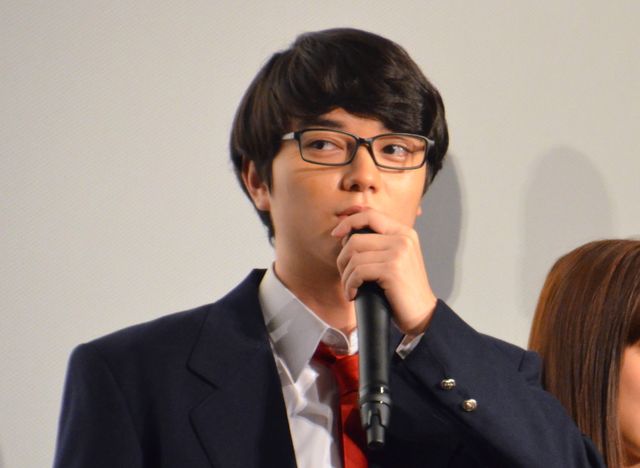 男子の夢!?制服のボタンを女優陣に引きちぎられる染谷将太フォトギャラリー（3枚目）