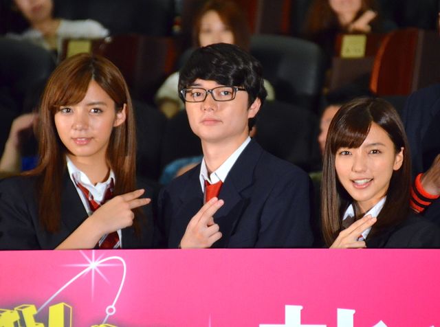 男子の夢!?制服のボタンを女優陣に引きちぎられる染谷将太フォトギャラリー（8枚目）