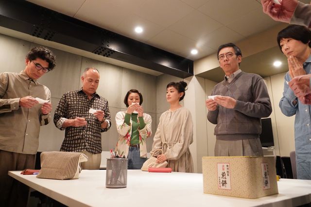 原田知世＆田中圭「あなたの番です」場面写真（3枚目）