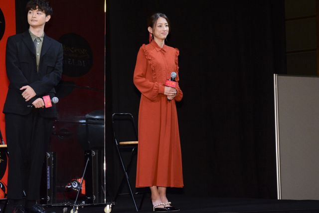 深田恭子、 白いワンピース姿がキレイ！『劇場版 ルパンの娘』公開直前イベント（16枚目）