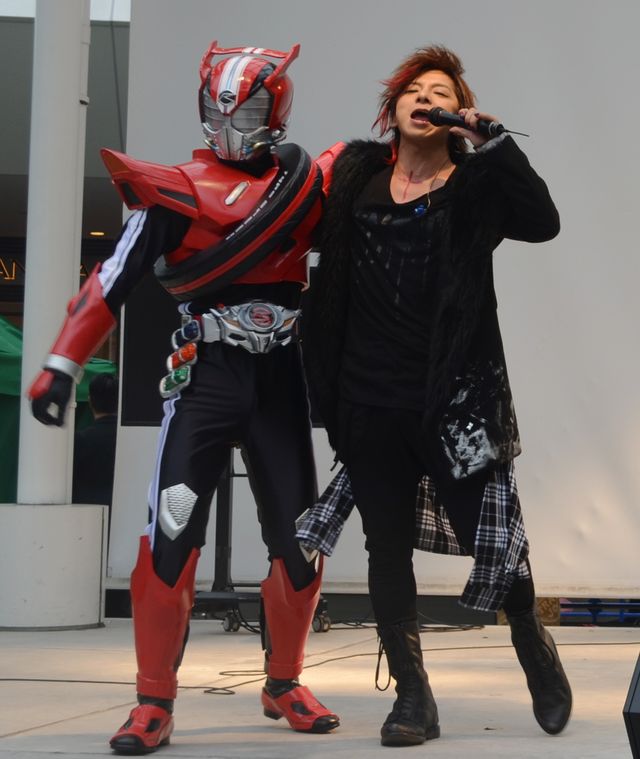 松岡充、熱唱！「仮面ライダードライブ」イベントフォトギャラリー（9枚目）