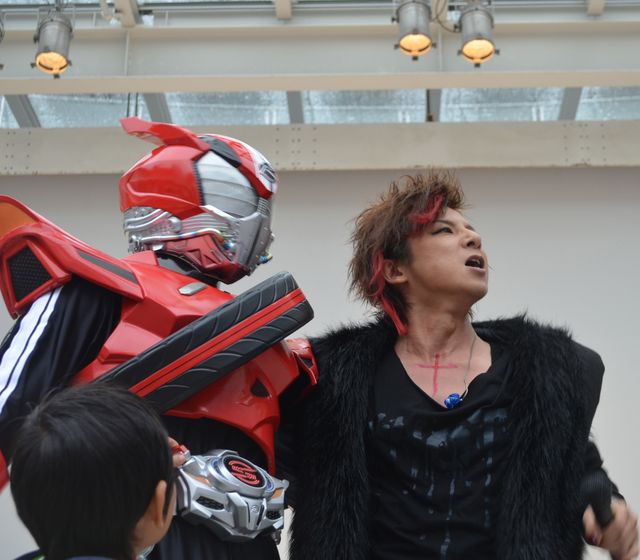 松岡充、熱唱！「仮面ライダードライブ」イベントフォトギャラリー（10枚目）