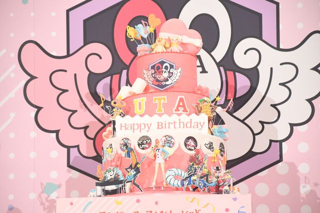 映画『ONE PIECE FILM RED』ウタ誕生祭に巨大バースデーケーキ登場！（3枚目）
