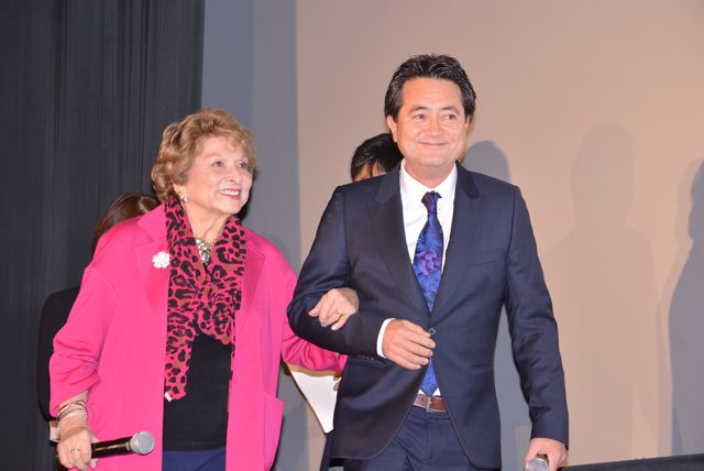 唐沢寿明、小雪らが杉原千畝に救われた生き証人と対面！『杉原千畝　スギハラチウネ』初日舞台あいさつフォトギャラリー（11枚目）