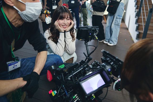 小芝風花、佐藤健、横山裕、白石聖「私の夫と結婚して」笑顔あふれるメイキング＜7枚＞（4枚目）