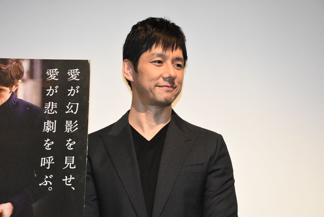 西島秀俊が黒沢清監督に花束贈呈！『ダゲレオタイプの女』初日舞台あいさつフォトギャラリー（15枚目）