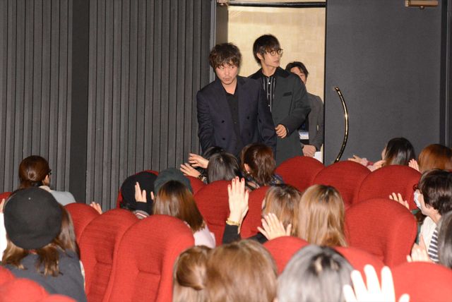 窪田正孝、メガネで登場！映画『犬猿』初日舞台あいさつ（4枚目）