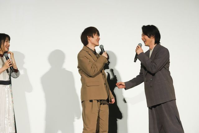 神木隆之介、浜辺美波、中村倫也が仲良く登場！『屍人荘の殺人』大ヒット御礼舞台あいさつ（13枚目）