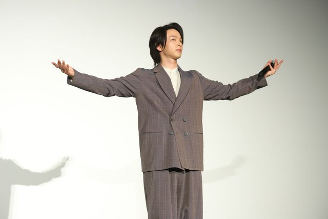 神木隆之介、浜辺美波、中村倫也が仲良く登場！『屍人荘の殺人』大ヒット御礼舞台あいさつ（18枚目）