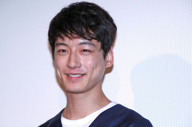 塩顔王子・坂口健太郎の笑顔を堪能!フォトギャラリー：フォトギャラリー