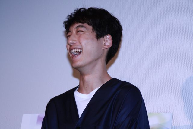 塩顔王子・坂口健太郎の笑顔を堪能!フォトギャラリー（2枚目）