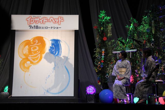 書道のライブパフォーマンスに、圧倒される竹内結子＆大竹しのぶ『インサイド・ヘッド』七夕イベントフォトギャラリー：フォトギャラリー