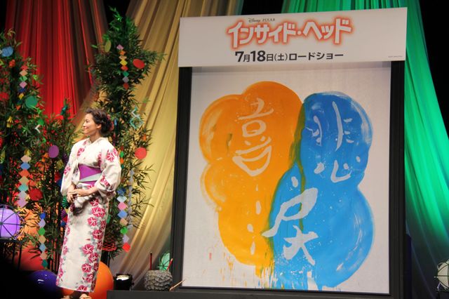 書道のライブパフォーマンスに、圧倒される竹内結子＆大竹しのぶ『インサイド・ヘッド』七夕イベントフォトギャラリー（3枚目）