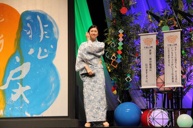 書道のライブパフォーマンスに、圧倒される竹内結子＆大竹しのぶ『インサイド・ヘッド』七夕イベントフォトギャラリー（17枚目）