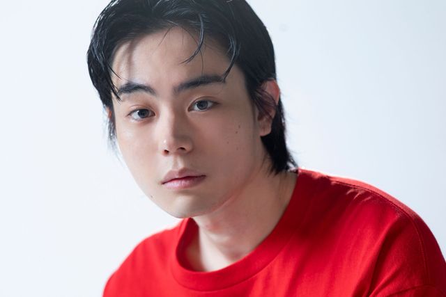 菅田将暉、唯一無二の美しさ！映画『糸』インタビューカット（9枚目）