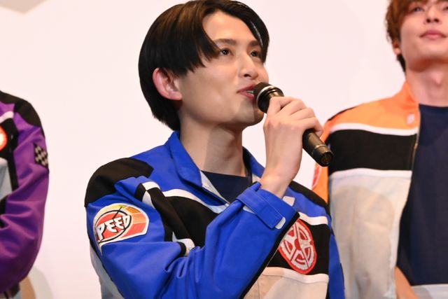 2大スーパー戦隊が役衣装で集結！『ブンブンジャーVSキングオージャー』完成披露舞台あいさつ（4枚目）