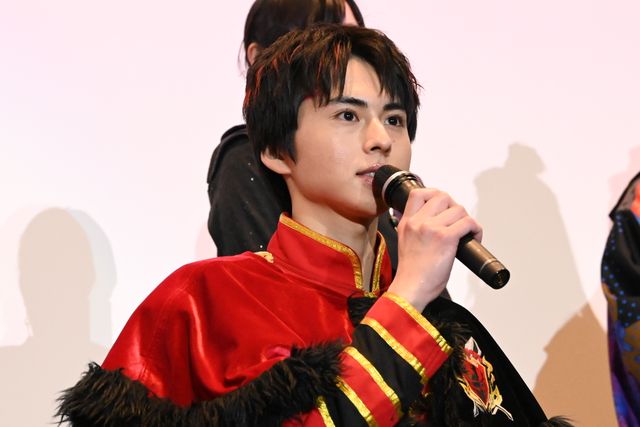 2大スーパー戦隊が役衣装で集結！『ブンブンジャーVSキングオージャー』完成披露舞台あいさつ（10枚目）