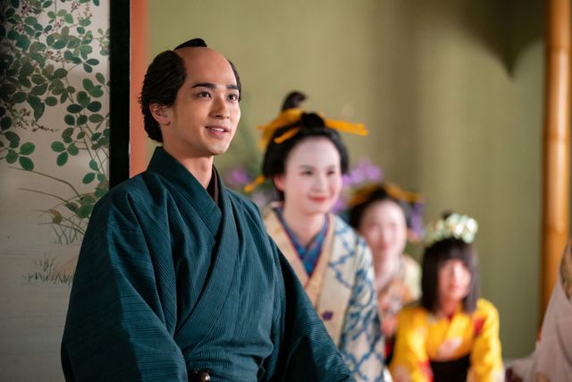 カリスマ“馬面太夫”（寛一郎）に涙を流す女郎たち…「べらぼう」第11回場面写真（3枚目）