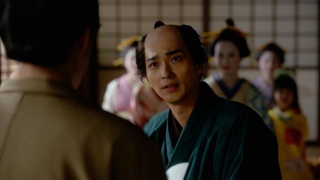 カリスマ“馬面太夫”（寛一郎）に涙を流す女郎たち…「べらぼう」第11回場面写真（8枚目）