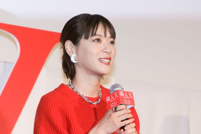 上野樹里、赤のドレスで林遣都と登壇！『隣人X －疑惑の彼女－』完成披露舞台挨拶（7枚目）