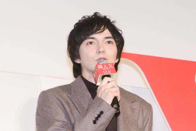 上野樹里、赤のドレスで林遣都と登壇！『隣人X －疑惑の彼女－』完成披露舞台挨拶（8枚目）