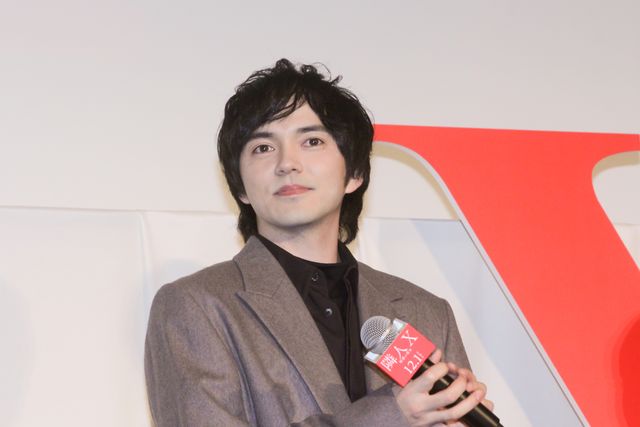 上野樹里、赤のドレスで林遣都と登壇！『隣人X －疑惑の彼女－』完成披露舞台挨拶（9枚目）