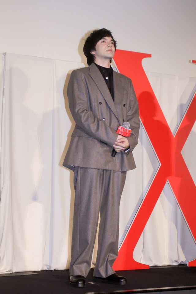 上野樹里、赤のドレスで林遣都と登壇！『隣人X －疑惑の彼女－』完成披露舞台挨拶（10枚目）