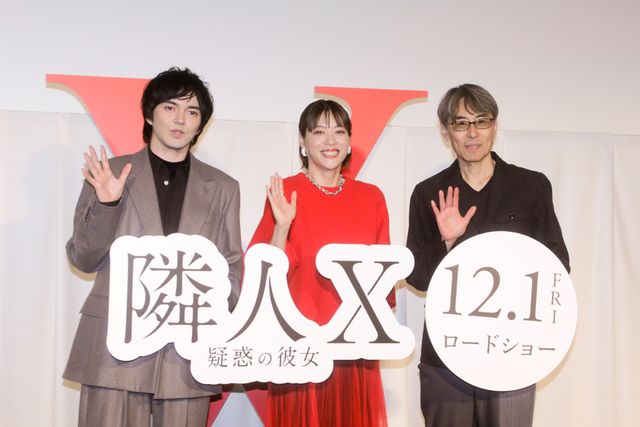 上野樹里、赤のドレスで林遣都と登壇！『隣人X －疑惑の彼女－』完成披露舞台挨拶（15枚目）
