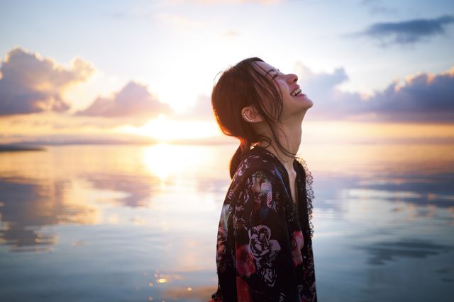 鳥取が生んだ奇跡の美女！山本舞香の初写真集「サニー／ムーン」（3枚目）