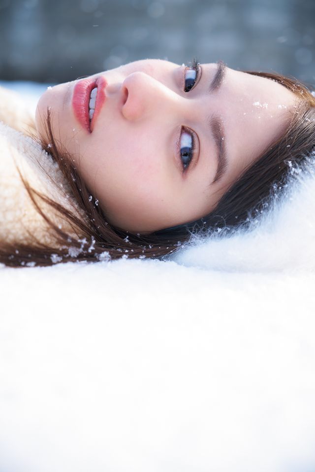 鳥取が生んだ奇跡の美女！山本舞香の初写真集「サニー／ムーン」（6枚目）