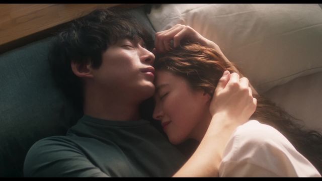 坂口健太郎＆イ・セヨン「愛のあとにくるもの」場面写真：フォトギャラリー