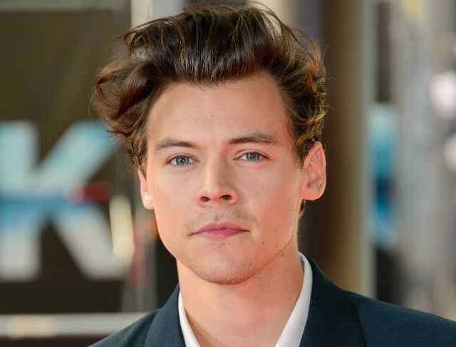 ハリー・スタイルズの巨大タトゥーを顔面に入れた女性歌手（3枚目）