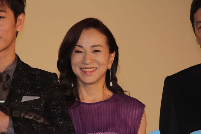 猫をあやす佐藤健『世界から猫が消えたなら』初日舞台あいさつ フォトギャラリー（6枚目）