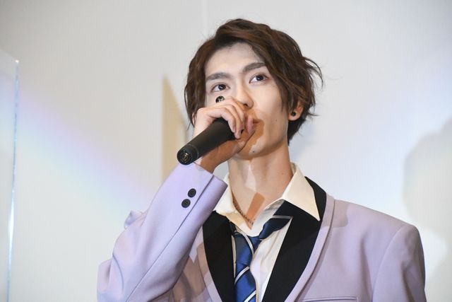 “白馬の王子様”姿で『ドンブラザーズ』舞台挨拶に登場したイヌブラザー・犬塚翼さん（3枚目）