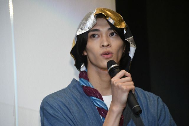 “白馬の王子様”姿で『ドンブラザーズ』舞台挨拶に登場したイヌブラザー・犬塚翼さん（7枚目）