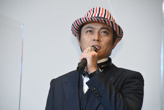 “白馬の王子様”姿で『ドンブラザーズ』舞台挨拶に登場したイヌブラザー・犬塚翼さん（10枚目）