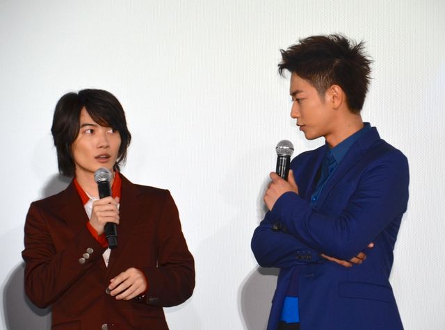 佐藤健＆神木隆之介が高校生漫画家コンビを熱演！『バクマン。』舞台あいさつフォトギャラリー：フォトギャラリー