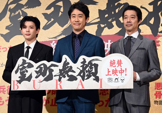 トイレにこもって…ハプニングにも笑顔の長尾謙杜（なにわ男子）　映画『室町無頼』公開御礼舞台あいさつ（8枚目）