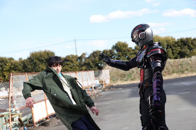 怜慈vs黒いギャバン！「超宇宙刑事ギャバン インフィニティ」第7話場面写真（4枚目）