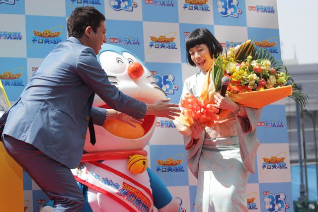 ヨン様、ジャッキー、スタローンもびっくり！　ドラえもん、世界の映画スターと肩を並べる　画像ギャラリー（3枚目）