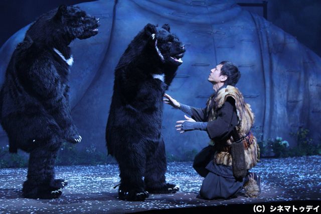 KAT-TUNの上田竜也主演！舞台「冬眠する熊に添い寝してごらん」フォトコール＆囲み取材フォトギャラリー（3枚目）