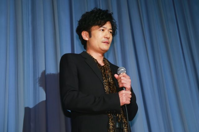 稲垣吾郎、ファンと至近距離で触れ合い！『半世界』舞台あいさつ：フォトギャラリー