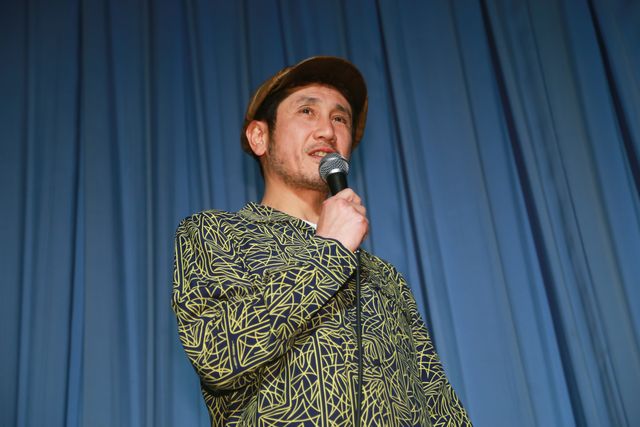 稲垣吾郎、ファンと至近距離で触れ合い！『半世界』舞台あいさつ（2枚目）