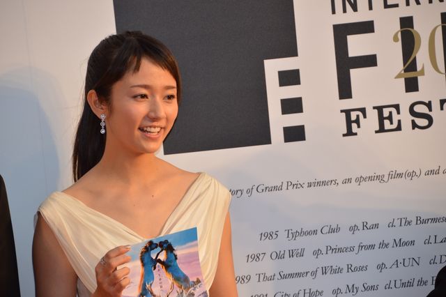 木村文乃、純白ドレスで華やかにレッドカーペット登場！フォトギャラリー（37枚目）