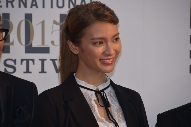 木村文乃、純白ドレスで華やかにレッドカーペット登場！フォトギャラリー（43枚目）