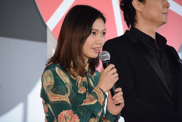 黒柳徹子とメル友の福山雅治！『SCOOP!』初日舞台あいさつフォトギャラリー（2枚目）