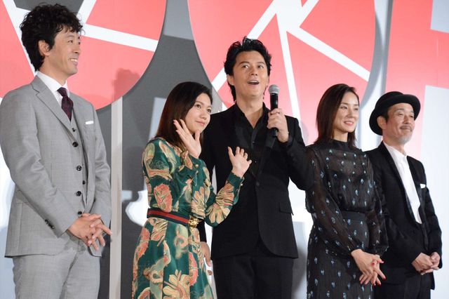 黒柳徹子とメル友の福山雅治！『SCOOP!』初日舞台あいさつフォトギャラリー（16枚目）