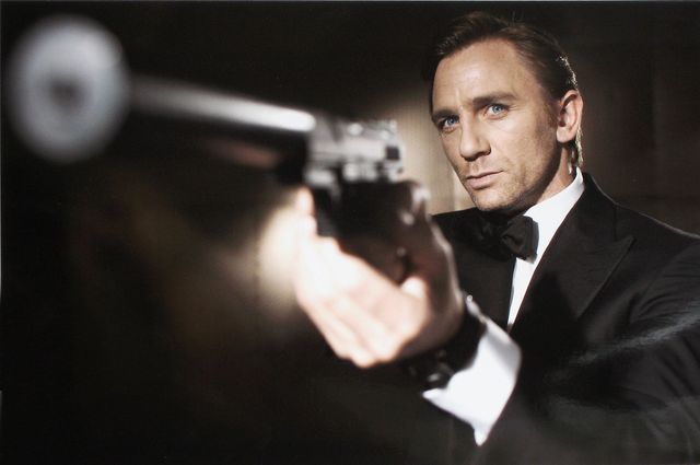 実現には舞台化権の獲得が必要 - 画像は『007/カジノ・ロワイヤル』